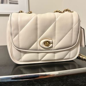 Coach Pillow Madison 26 in Chalk
